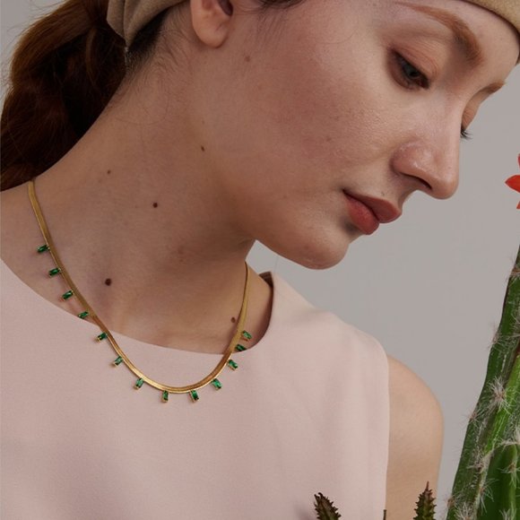 NEW 18K Gold Plated Green Baguette Stone Flat Herringbone Necklace - Picture 5 of 7